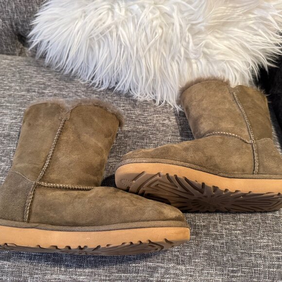 UGG Bailey Button Shearling Boots – Dry Leaf Brown – Women’s Size 8 Fur lined - Picture 9 of 10